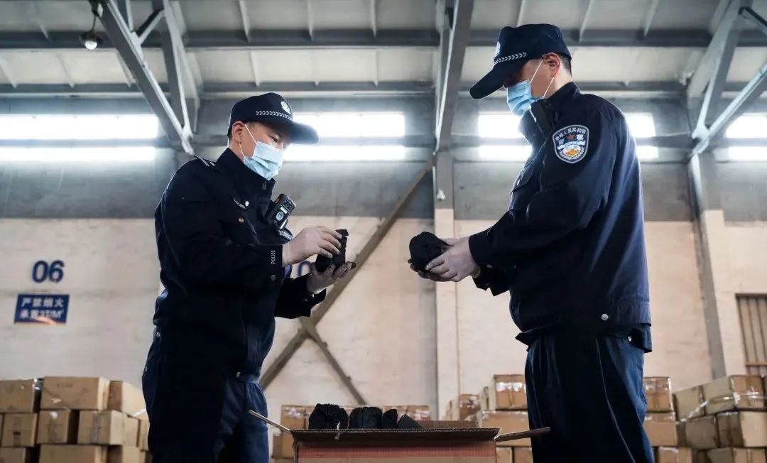 刚刚判了！整整142个集装箱！“包通关”伪报品名3000吨特大走私出口案