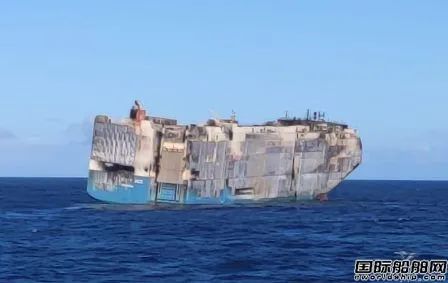 这艘起火燃烧的汽车运输船拖航途中沉没!4000辆新车沉入海底