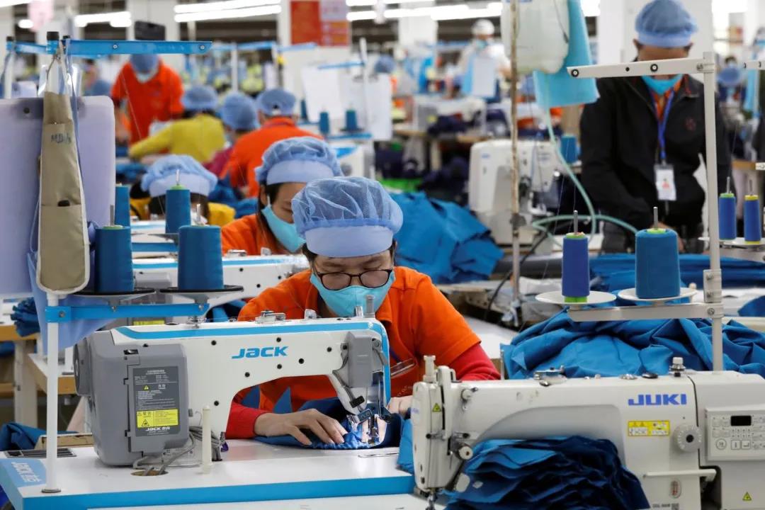 晕了！越南现大规模民工返乡潮，企业陷入用工荒，全球产业链再遭重创。。。