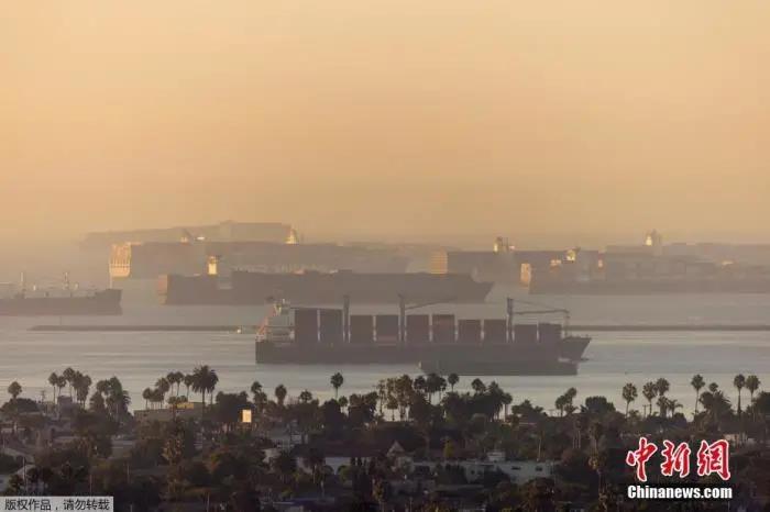20万集装箱积压！美供应链紧张 洛杉矶港“拥堵”