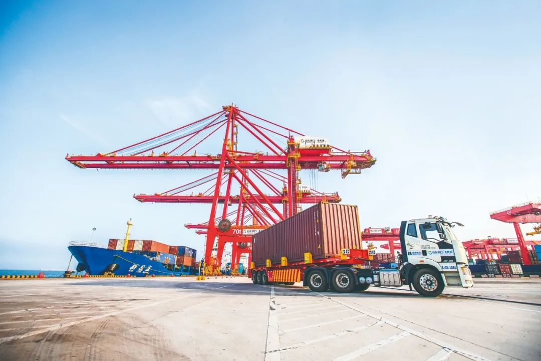 投产一周年,这个全自动化集装箱码头船时效率提升26%以上!