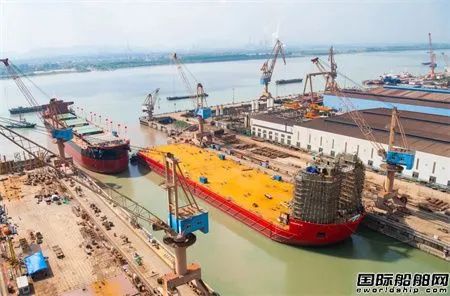 舜天造船两艘在建船舶同日出坞